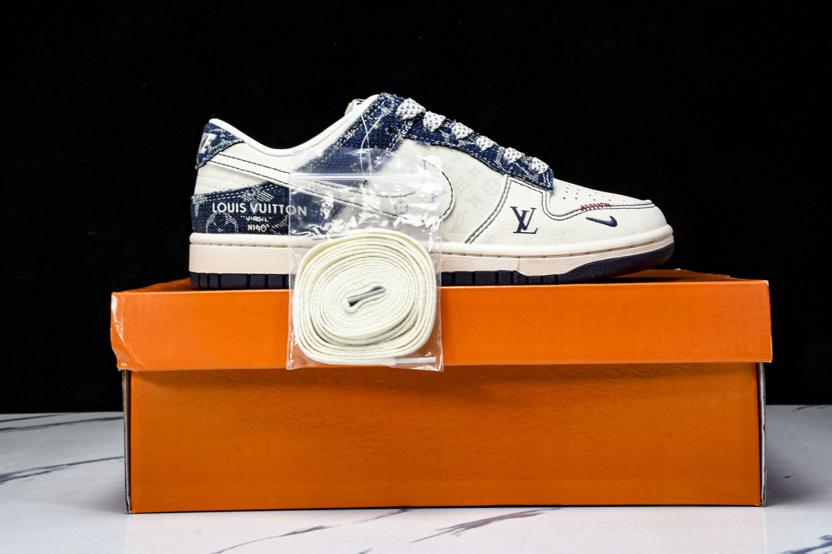 Dunk 尺码36-45

纯原版出品-SB Dunk Low LV联名 蓝白勾 周年高端定制 低帮休闲