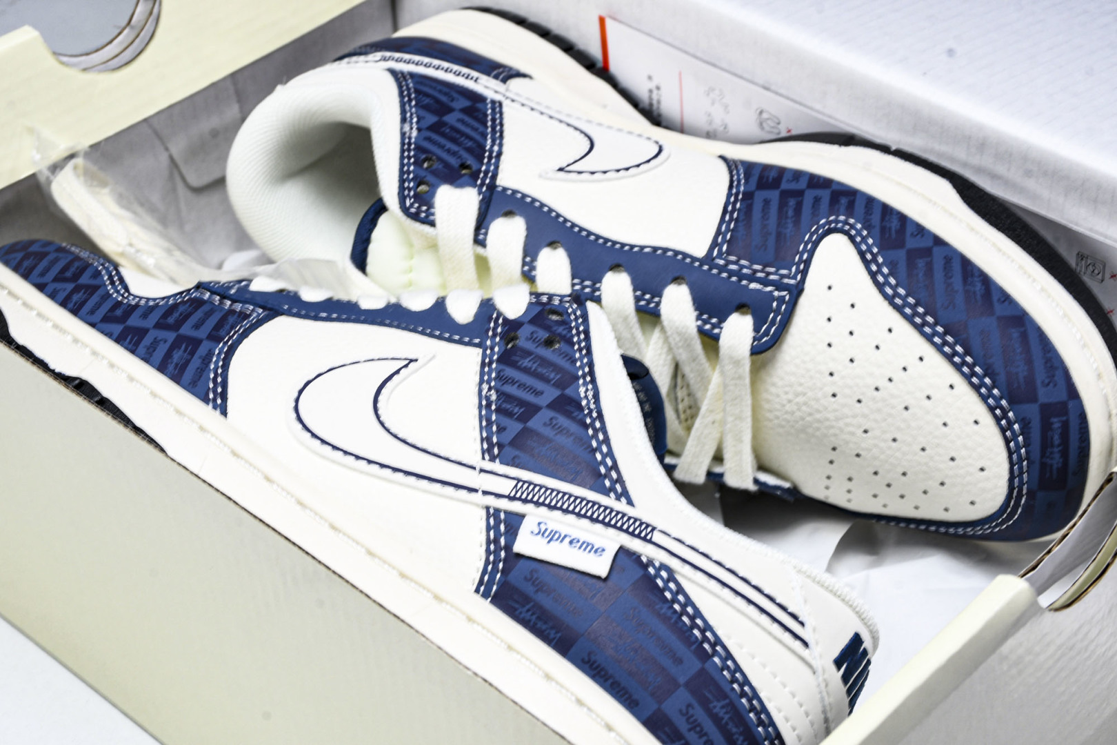 Dunk 尺码36-45

纯原版出品-SB Dunk Low SuPreme联名 暗刻蓝 周年高端定制