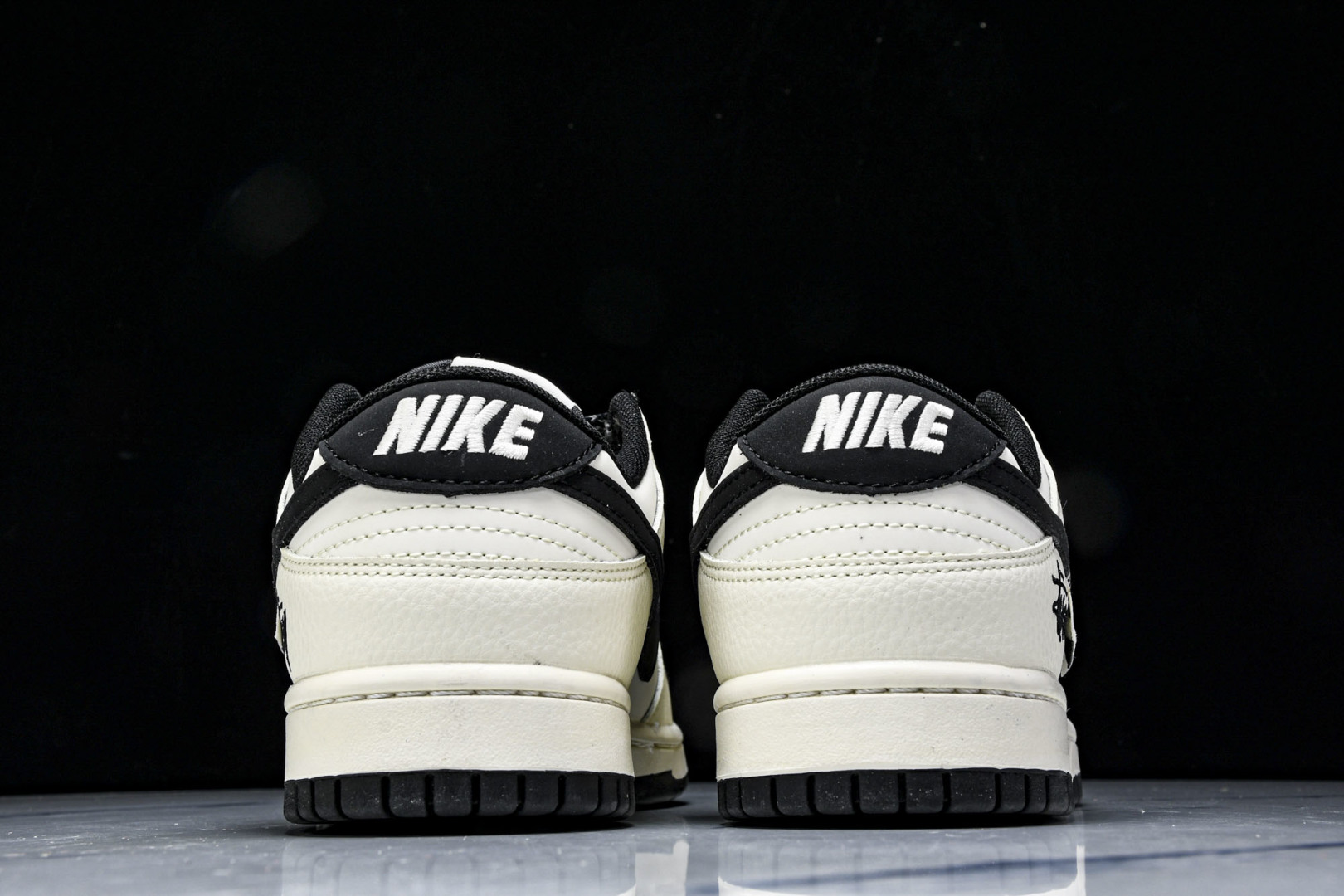 Dunk 尺码36-45

纯原版出品-SB Dunk Low 斯图西联名 闪电米黑 高端定制 低帮休闲