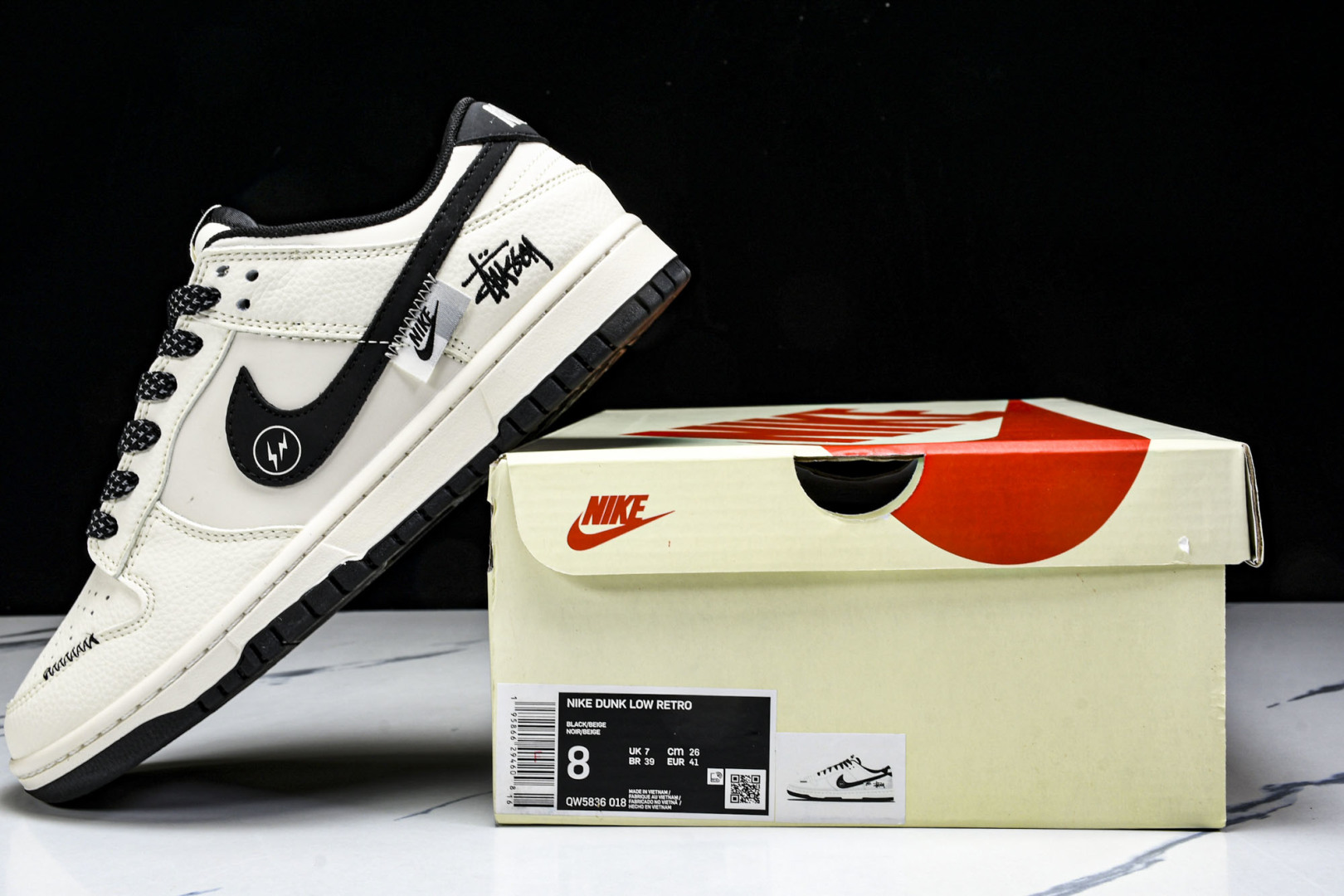 Dunk 尺码36-45

纯原版出品-SB Dunk Low 斯图西联名 闪电米黑 高端定制 低帮休闲
