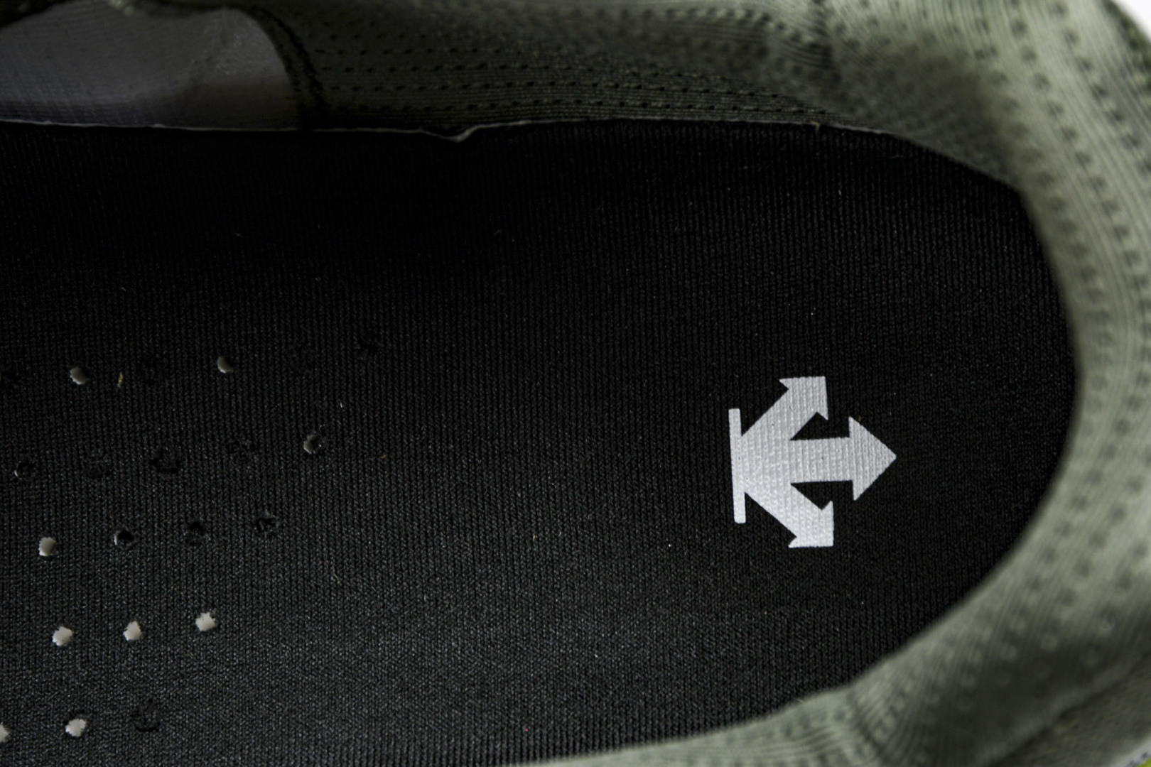 DESCENTE 尺码39-46

纯原版出品-迪桑特 DESCENTE SKI STYLE系列 SNO