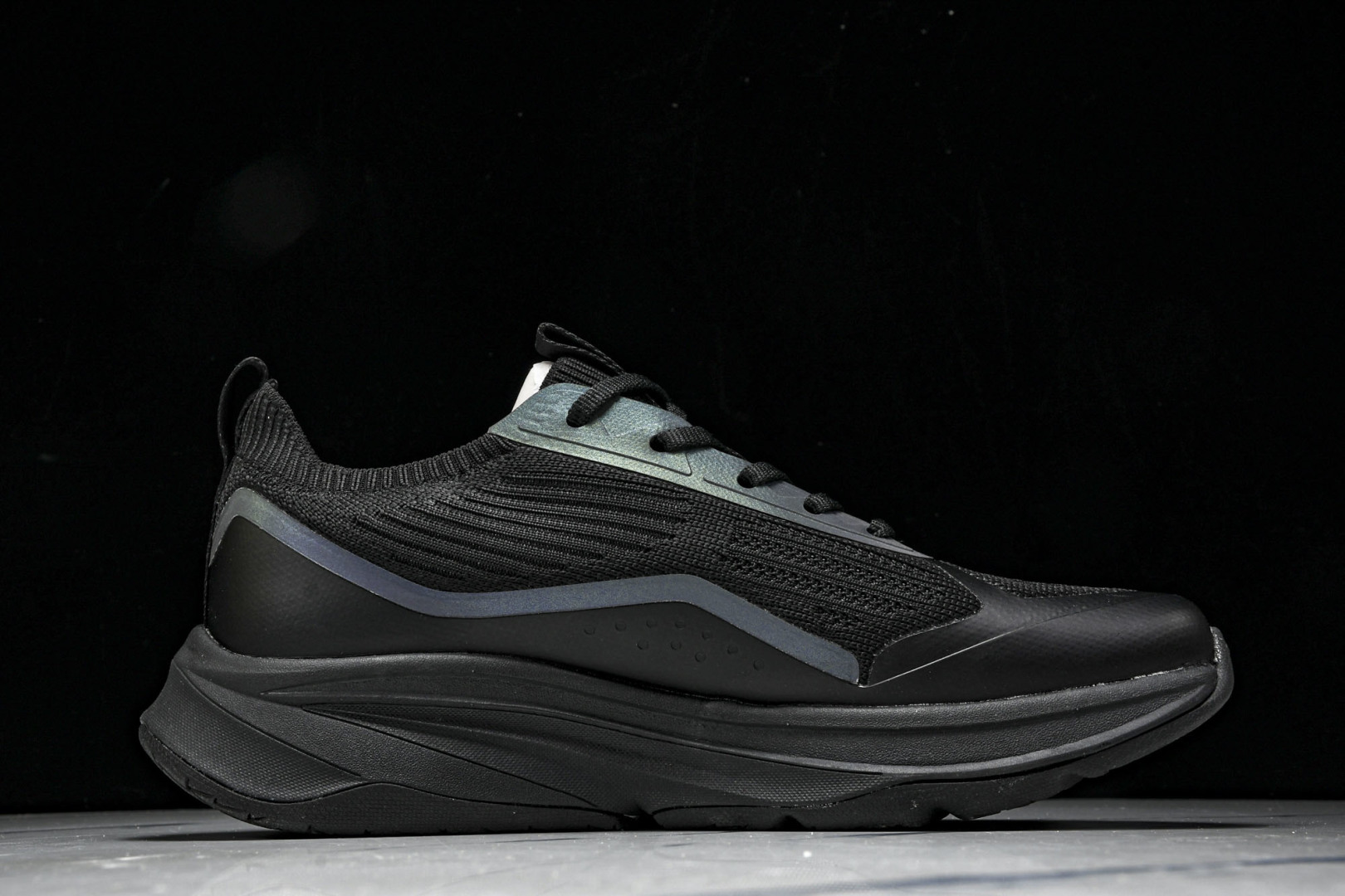DESCENTE 尺码39-44

纯原版出品-迪桑特DESCENTE LAVITATE 2 舒适减震耐