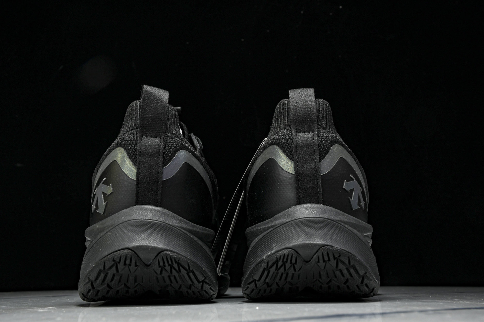 DESCENTE 尺码39-44

纯原版出品-迪桑特DESCENTE LAVITATE 2 舒适减震耐