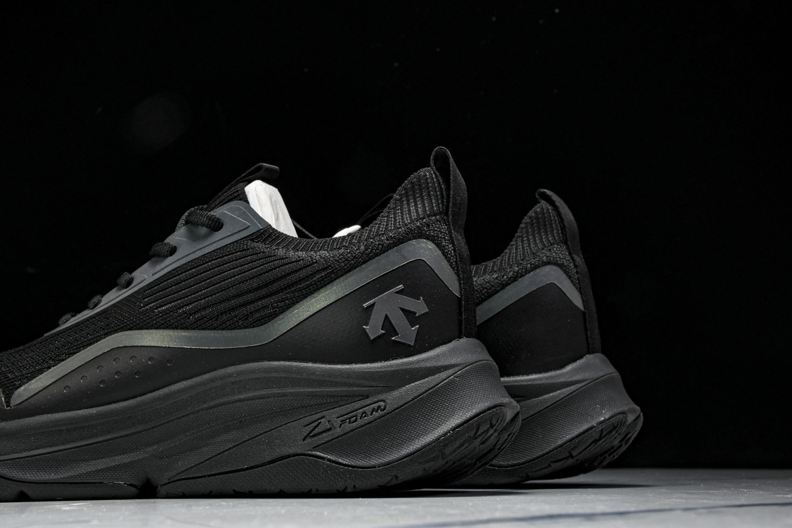 DESCENTE 尺码39-44

纯原版出品-迪桑特DESCENTE LAVITATE 2 舒适减震耐