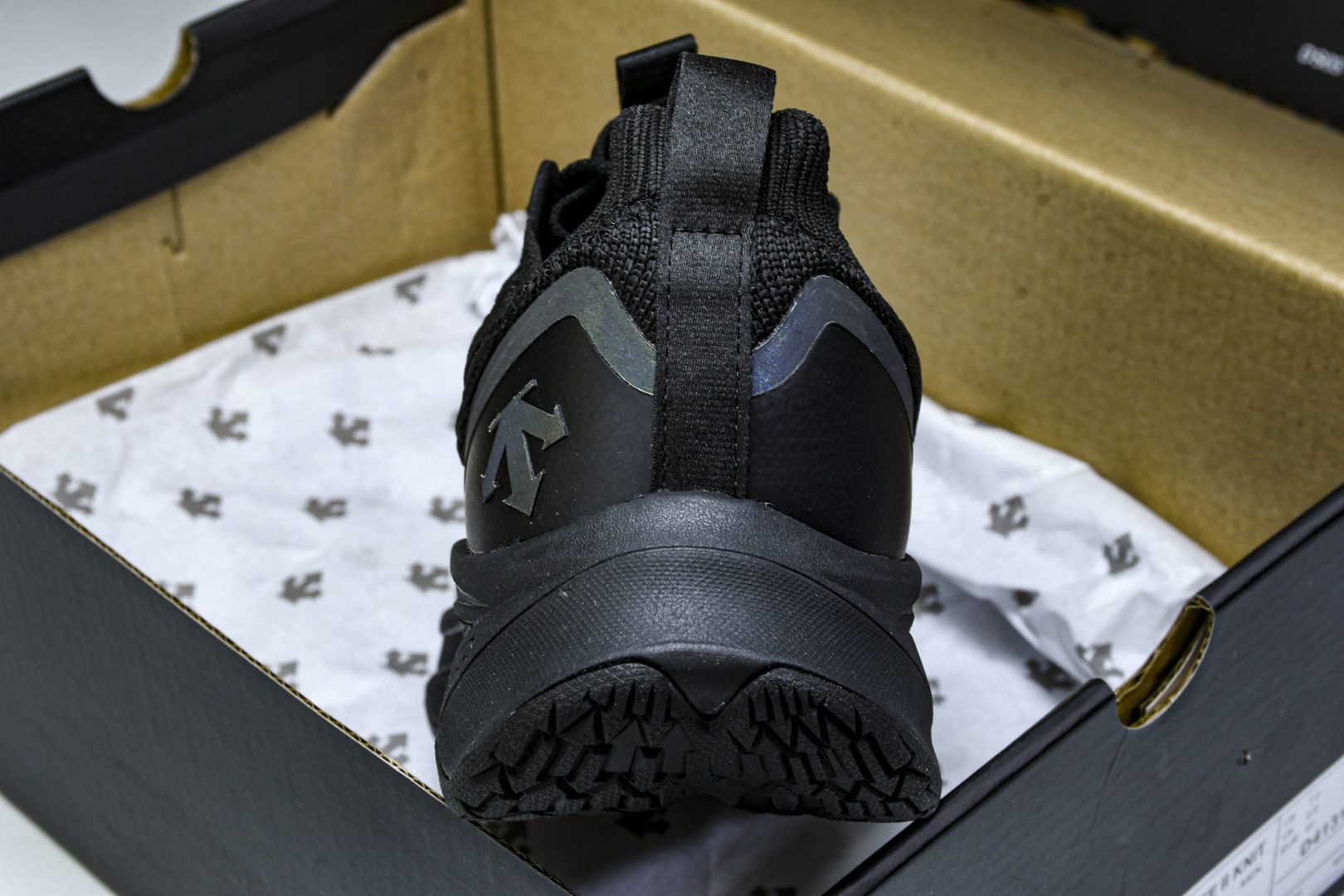DESCENTE 尺码39-44

纯原版出品-迪桑特DESCENTE LAVITATE 2 舒适减震耐