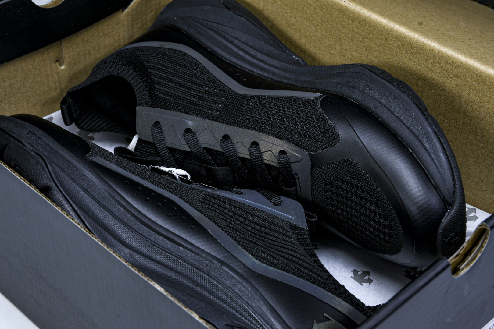 DESCENTE 尺码39-44

纯原版出品-迪桑特DESCENTE LAVITATE 2 舒适减震耐