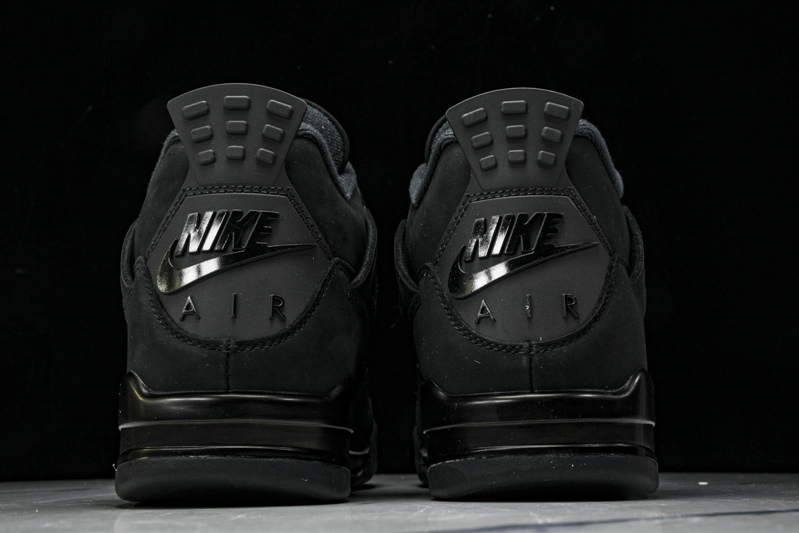 AJ4头层 尺码40-50.5

纯原版出品-Air Jordan 4 Retro Black Cat 