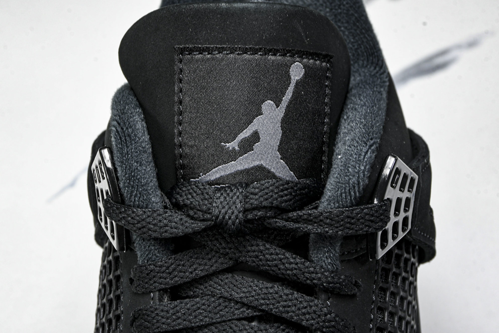 AJ4头层 尺码40-50.5

纯原版出品-Air Jordan 4 Retro Black Cat 