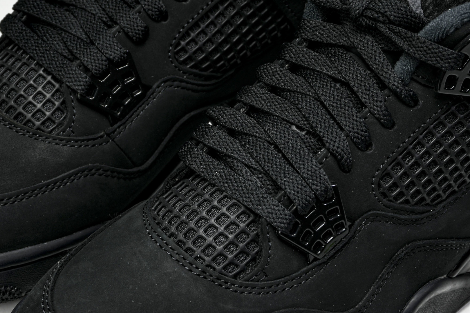 AJ4头层 尺码40-50.5

纯原版出品-Air Jordan 4 Retro Black Cat 