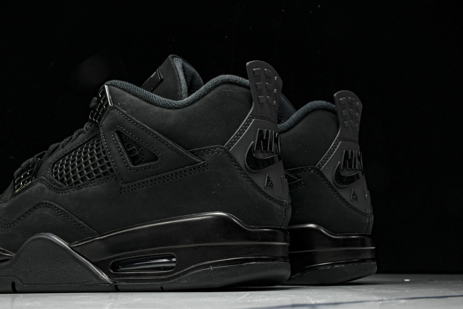 AJ4头层 尺码40-50.5

纯原版出品-Air Jordan 4 Retro Black Cat 