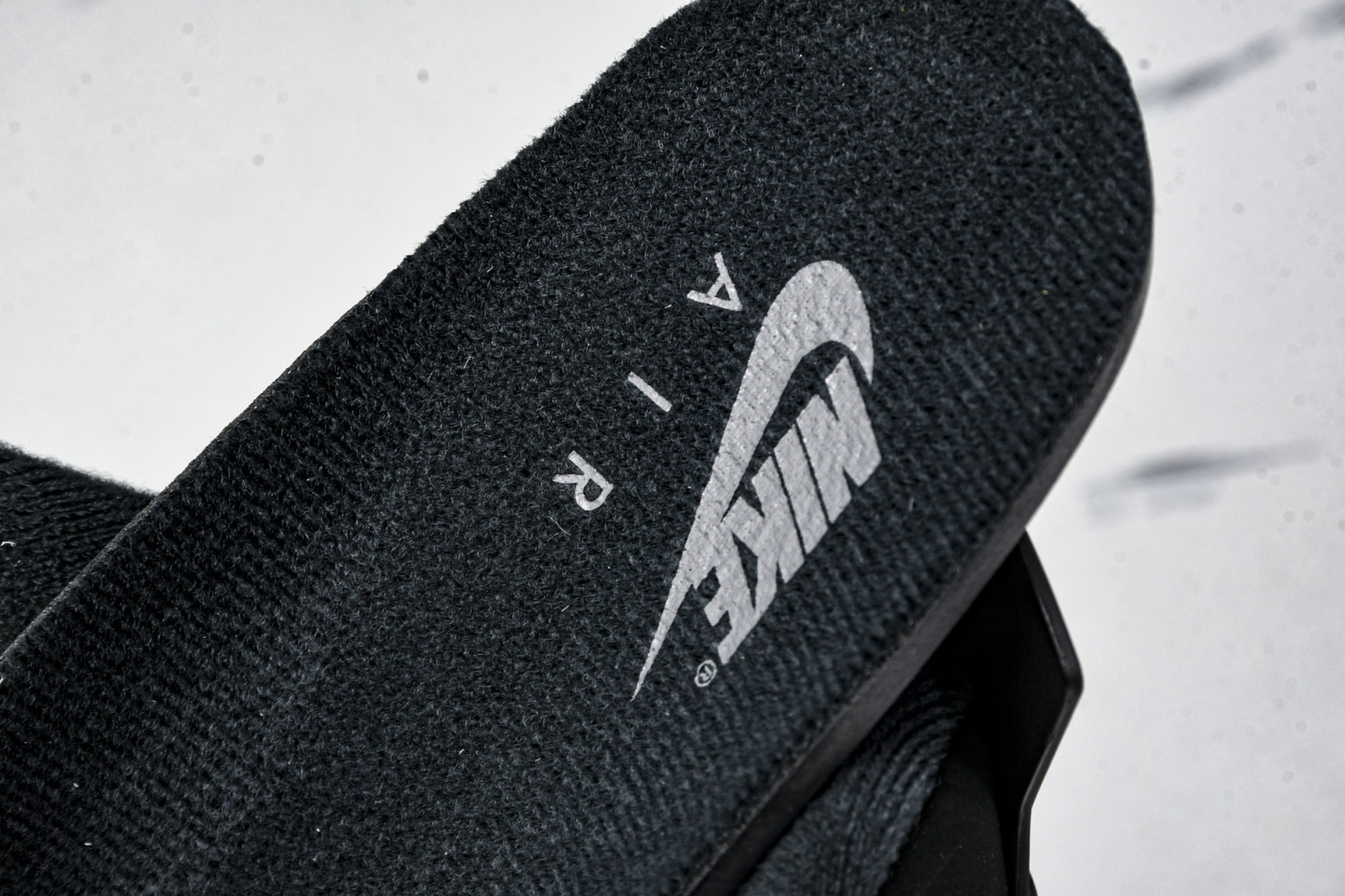 AJ4头层 尺码40-50.5

纯原版出品-Air Jordan 4 Retro Black Cat 