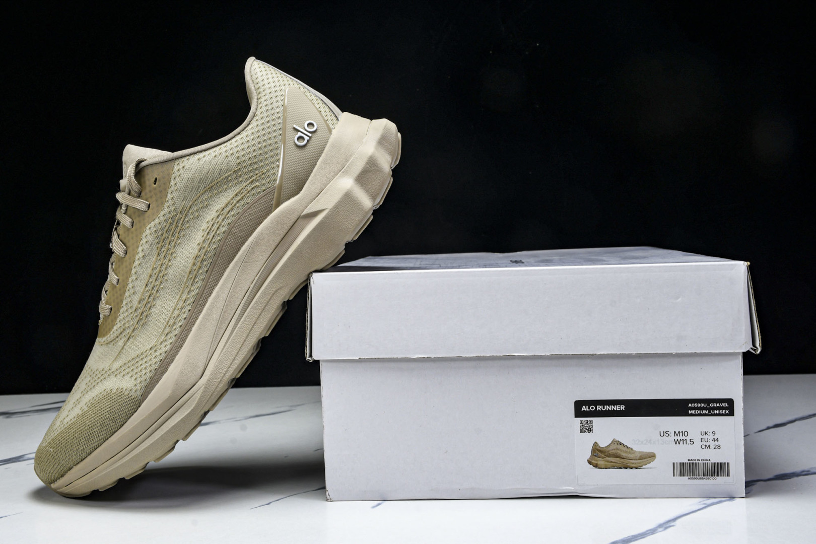 Alo 尺码36-45

纯原版出品-Alo Runner 舒适百搭透气减震 低帮跑步鞋 男女同款 YZ