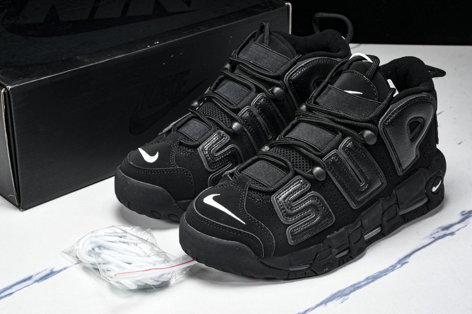  NKSupreme x Nike Air More Uptempo 大Air 黑白  001 尺寸 3
