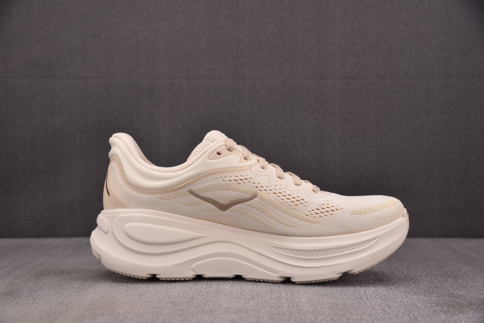 HOKA 尺码36-45

纯原版出品-Hoka One One Bondi 9 米色 -VCH YZ0