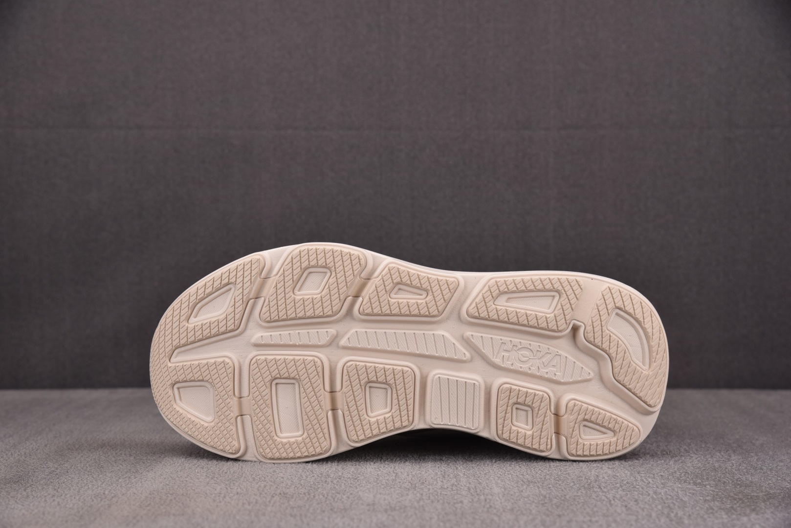 HOKA 尺码36-45

纯原版出品-Hoka One One Bondi 9 米色 -VCH YZ0