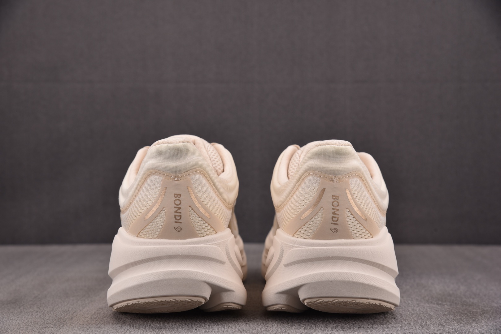HOKA 尺码36-45

纯原版出品-Hoka One One Bondi 9 米色 -VCH YZ0