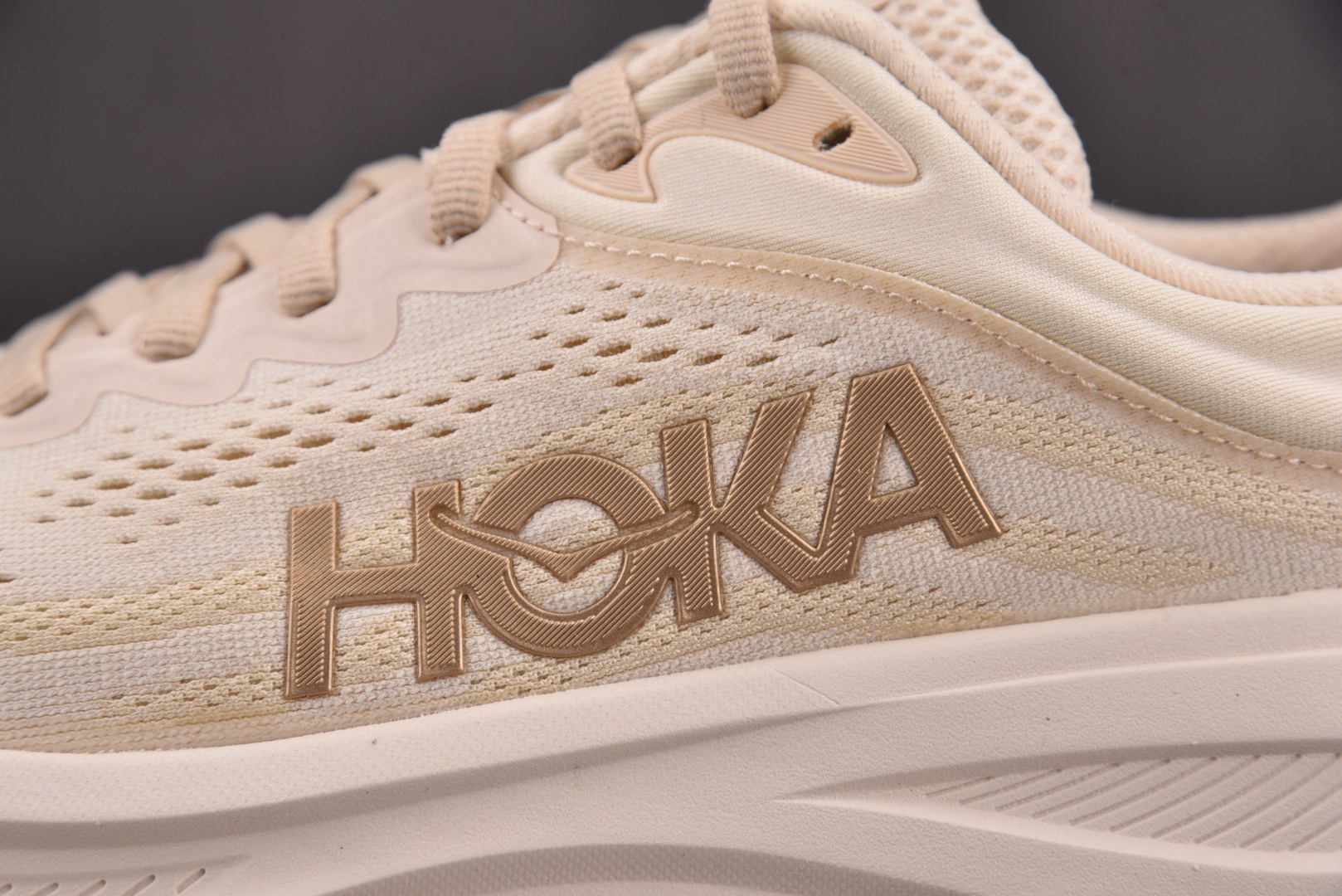 HOKA 尺码36-45

纯原版出品-Hoka One One Bondi 9 米色 -VCH YZ0