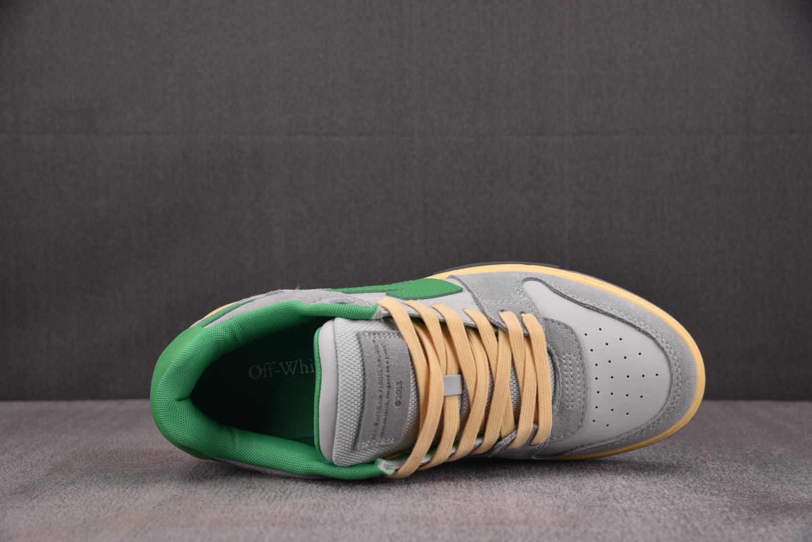 OFF 尺码36-47

纯原版出品-OFF-WHITE 绒面革 皮革 潮流 舒适 耐磨 板鞋 男女款 
