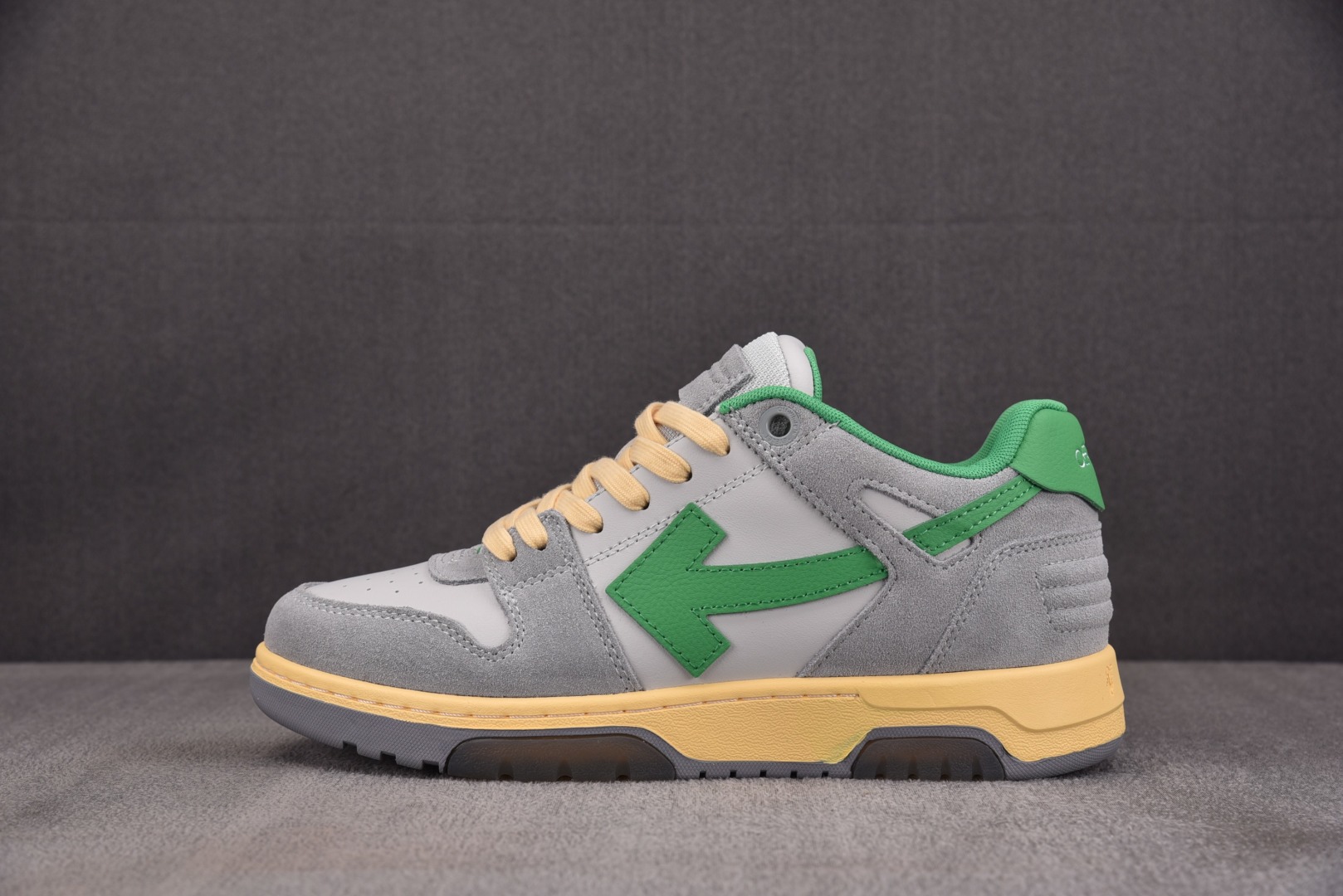 OFF 尺码36-47

纯原版出品-OFF-WHITE 绒面革 皮革 潮流 舒适 耐磨 板鞋 男女款 