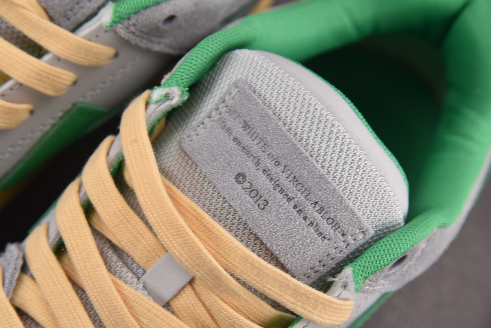 OFF 尺码36-47

纯原版出品-OFF-WHITE 绒面革 皮革 潮流 舒适 耐磨 板鞋 男女款 