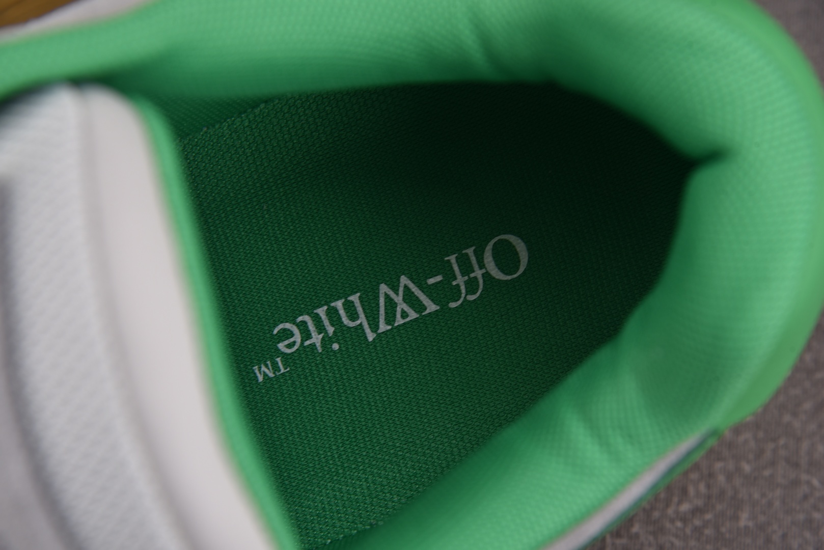 OFF 尺码36-47

纯原版出品-OFF-WHITE 绒面革 皮革 潮流 舒适 耐磨 板鞋 男女款 