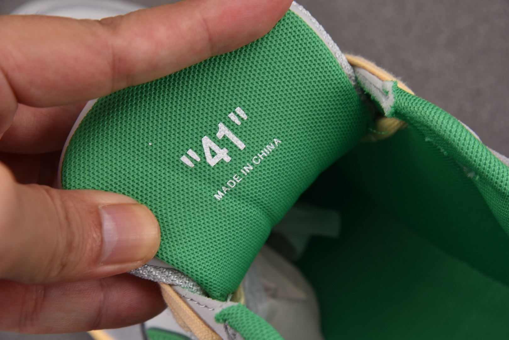OFF 尺码36-47

纯原版出品-OFF-WHITE 绒面革 皮革 潮流 舒适 耐磨 板鞋 男女款 