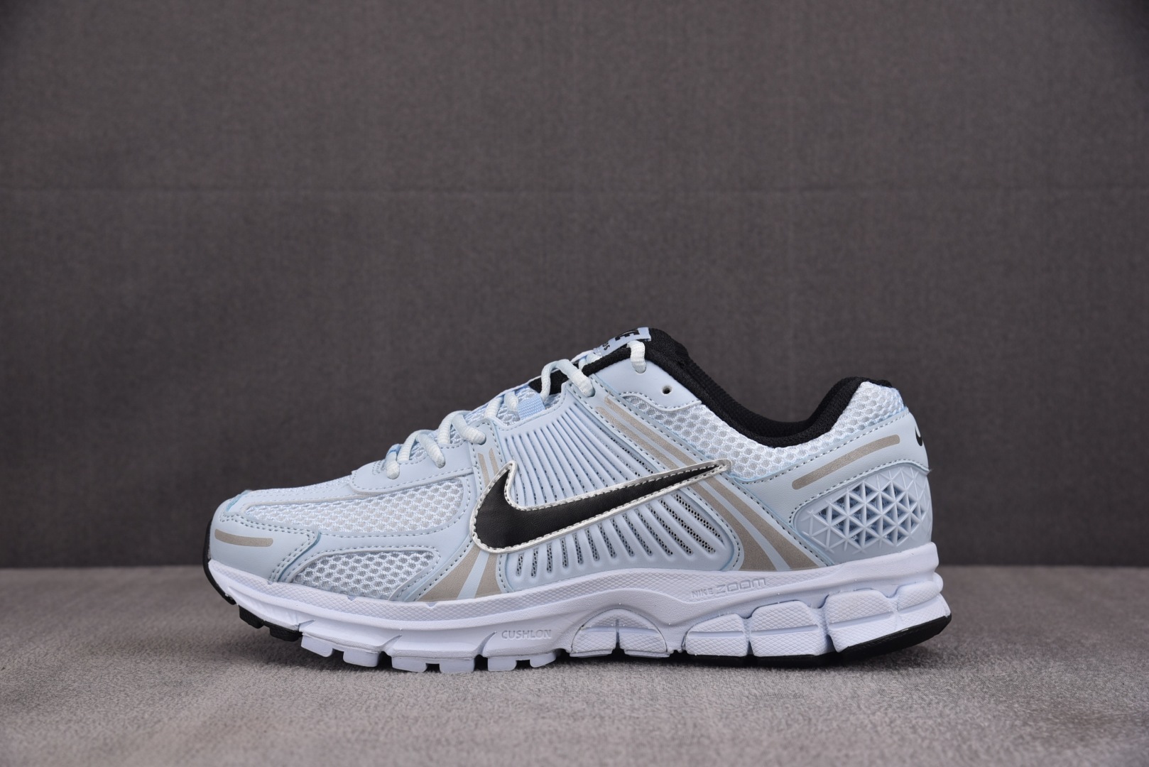Vomero5 尺码36-45

纯原版出品-NK Zoom Vomero 5 Blue Tint Pl