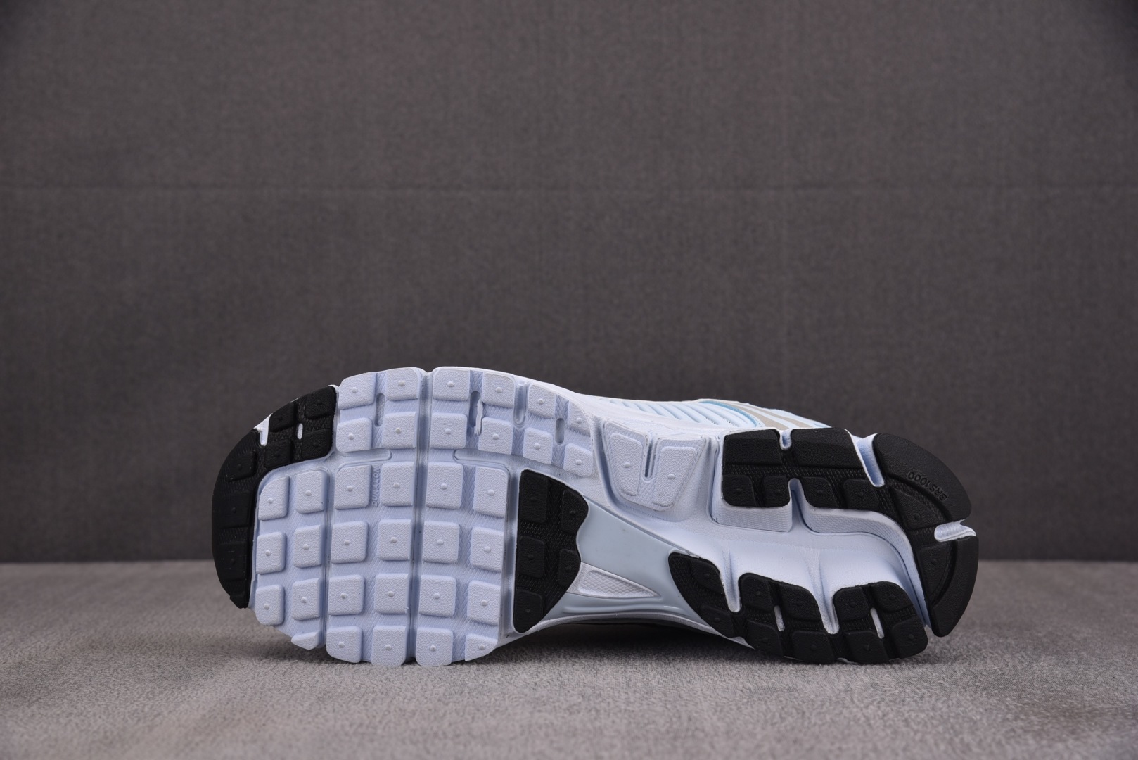 Vomero5 尺码36-45

纯原版出品-NK Zoom Vomero 5 Blue Tint Pl