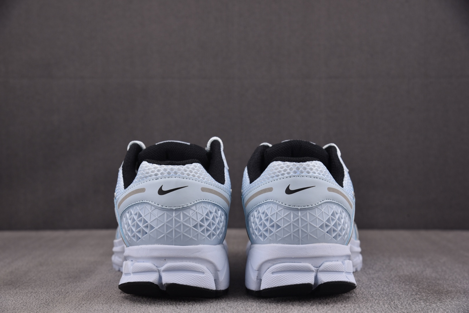Vomero5 尺码36-45

纯原版出品-NK Zoom Vomero 5 Blue Tint Pl