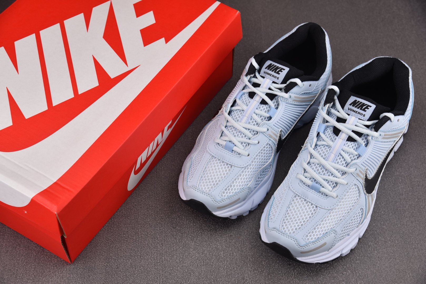 Vomero5 尺码36-45

纯原版出品-NK Zoom Vomero 5 Blue Tint Pl