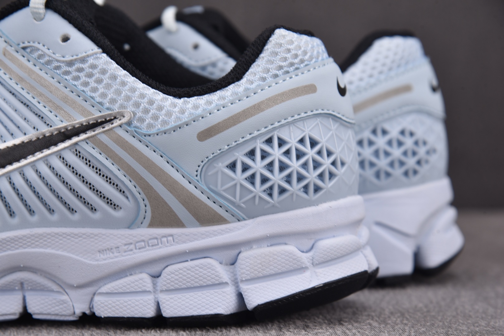 Vomero5 尺码36-45

纯原版出品-NK Zoom Vomero 5 Blue Tint Pl