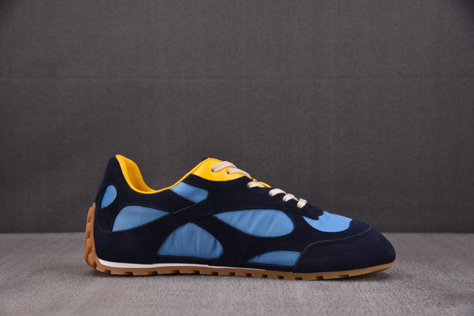 Bottega 尺码35-45

纯原版出品-Bottega Veneta Orbit Flash 葆蝶