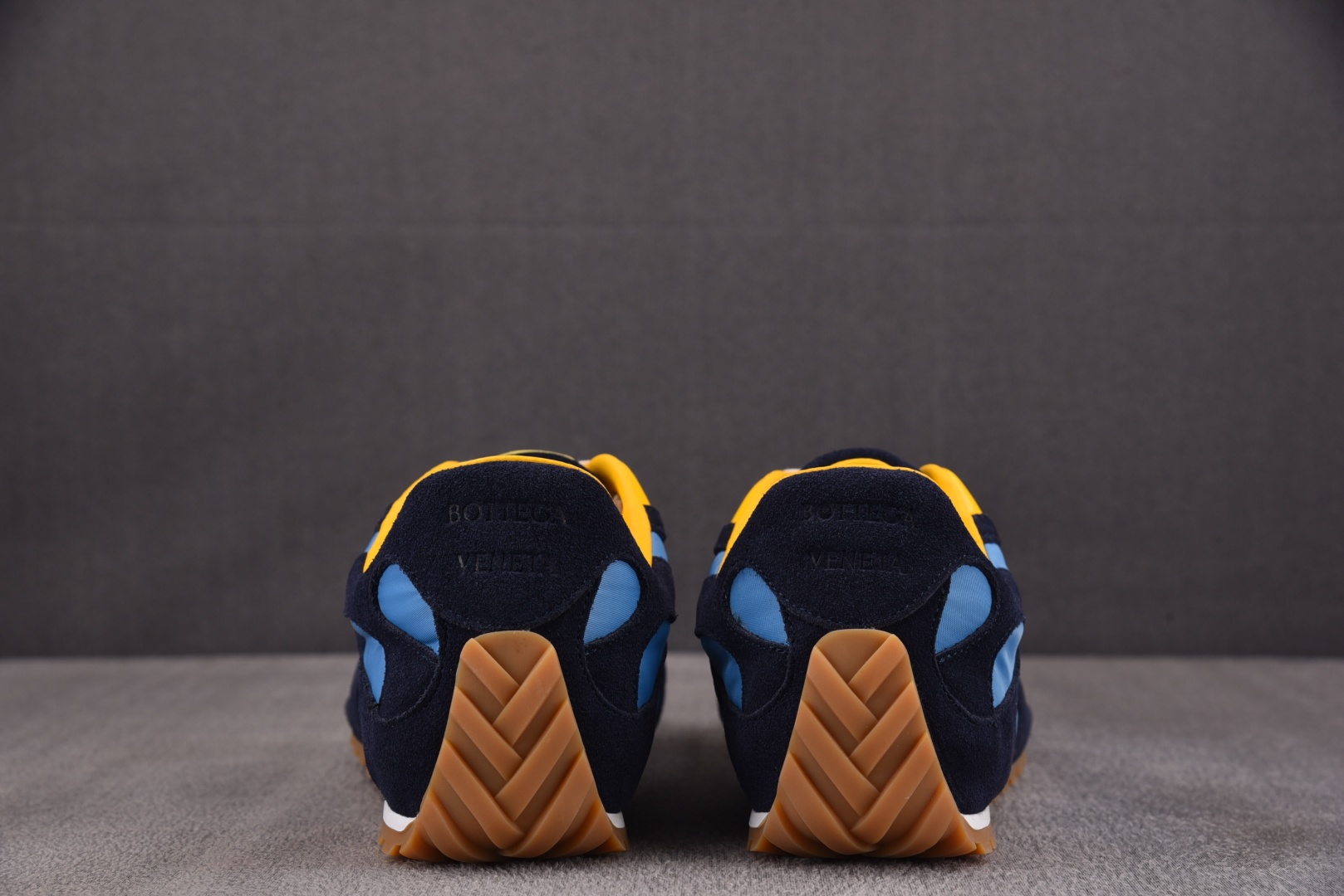 Bottega 尺码35-45

纯原版出品-Bottega Veneta Orbit Flash 葆蝶