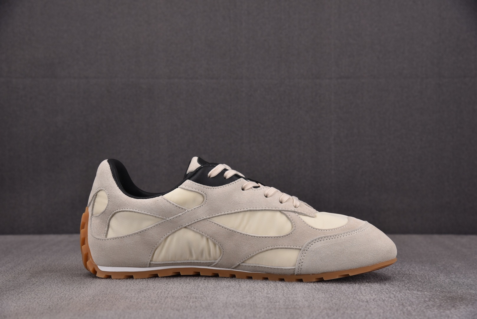Bottega 尺码35-45

纯原版出品-Bottega Veneta Orbit Flash 葆蝶