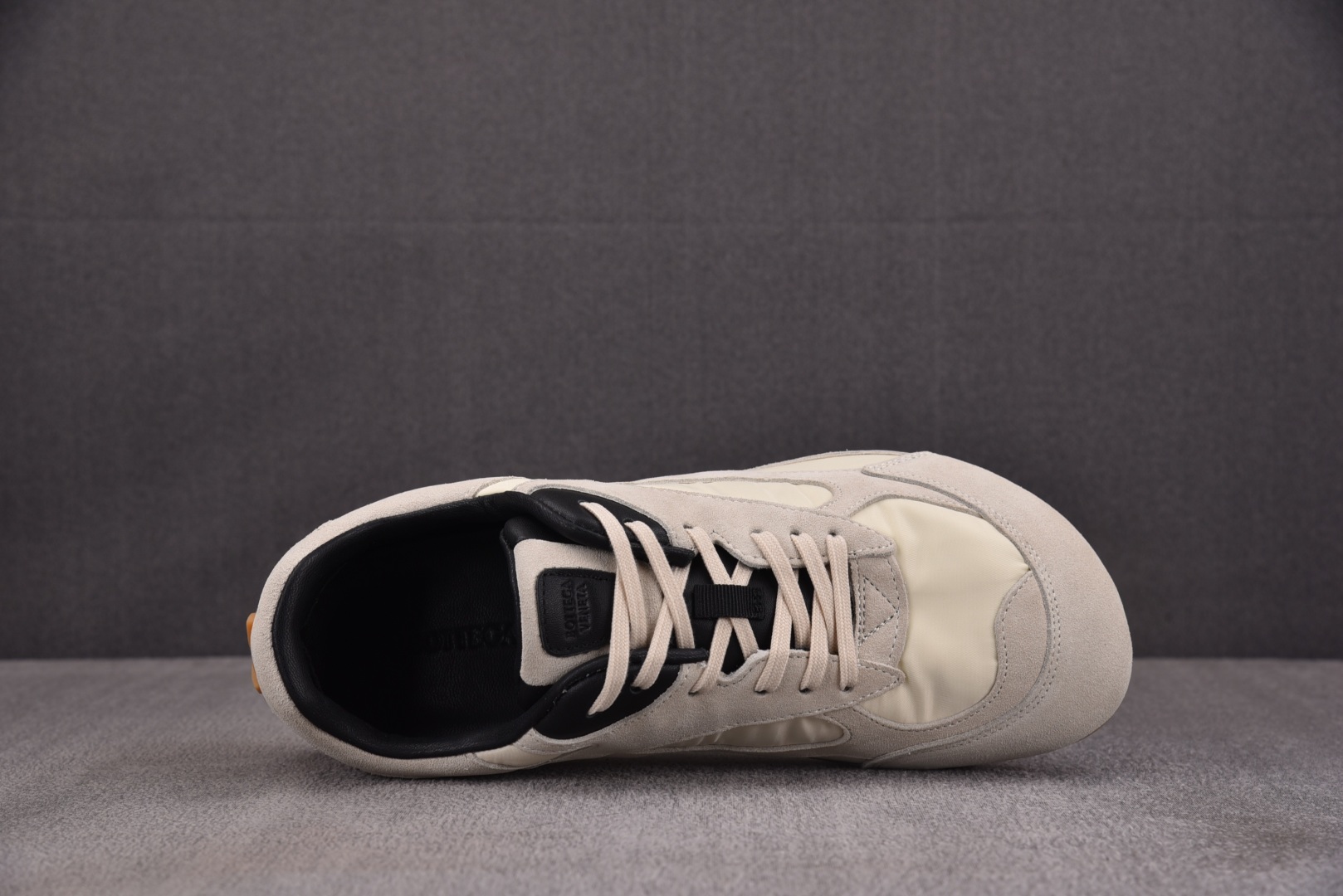 Bottega 尺码35-45

纯原版出品-Bottega Veneta Orbit Flash 葆蝶