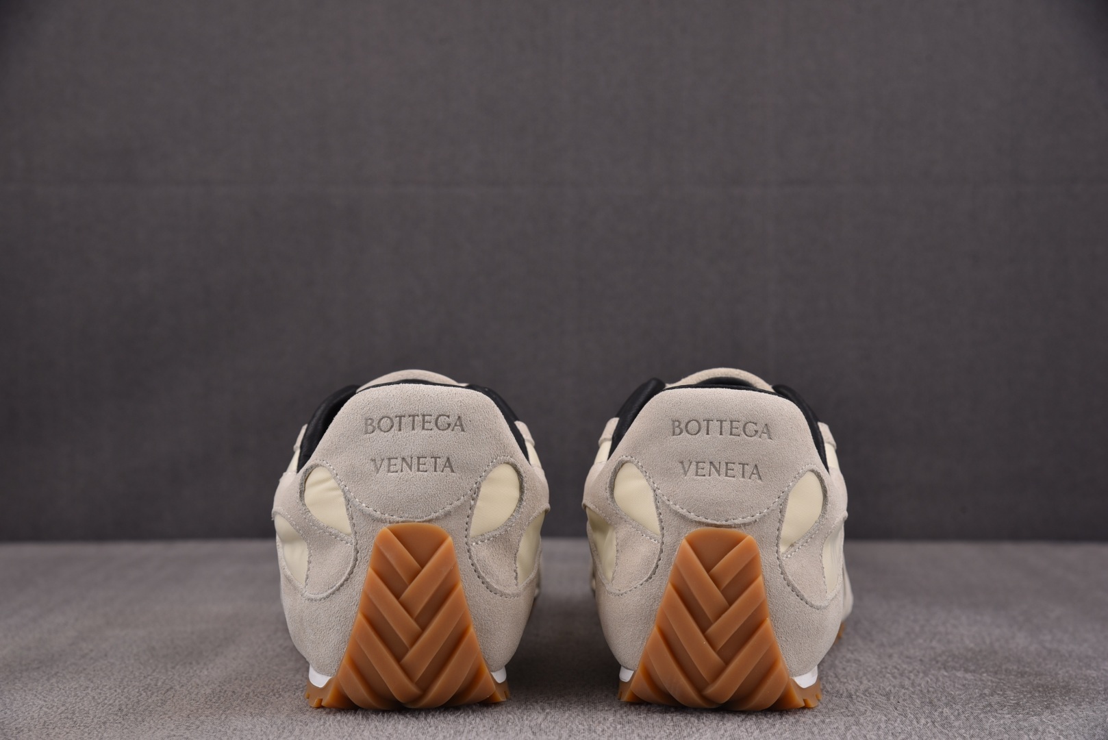 Bottega 尺码35-45

纯原版出品-Bottega Veneta Orbit Flash 葆蝶