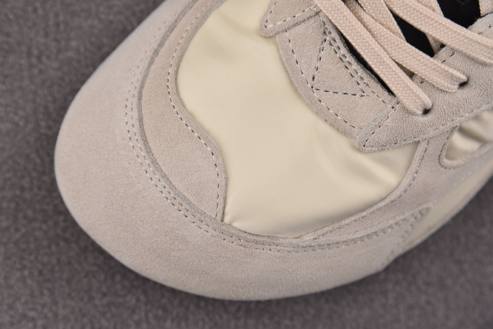 Bottega 尺码35-45

纯原版出品-Bottega Veneta Orbit Flash 葆蝶