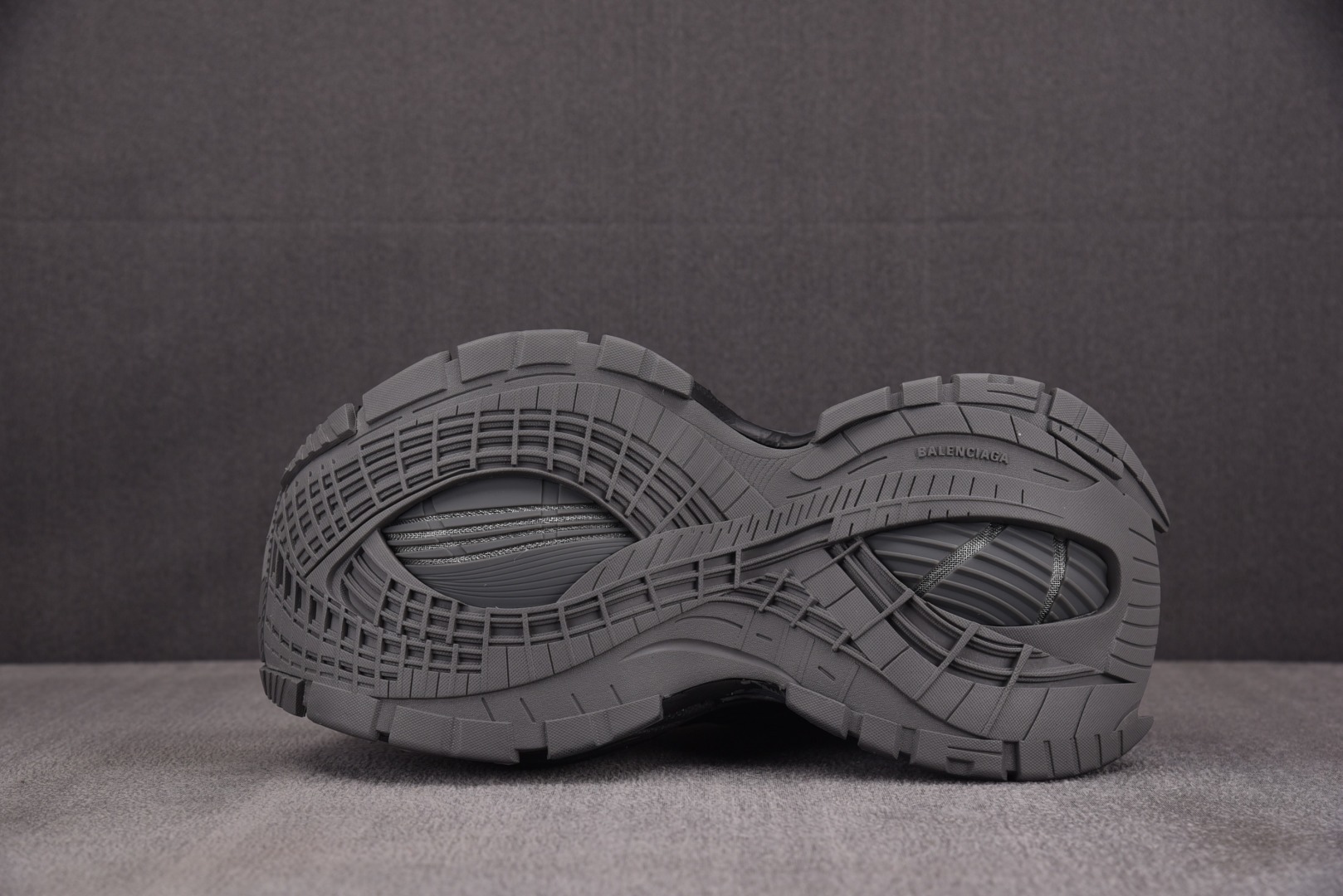巴黎 尺码35-46

纯原版出品-Balenciaga Platform Dark Grey 黑深灰 