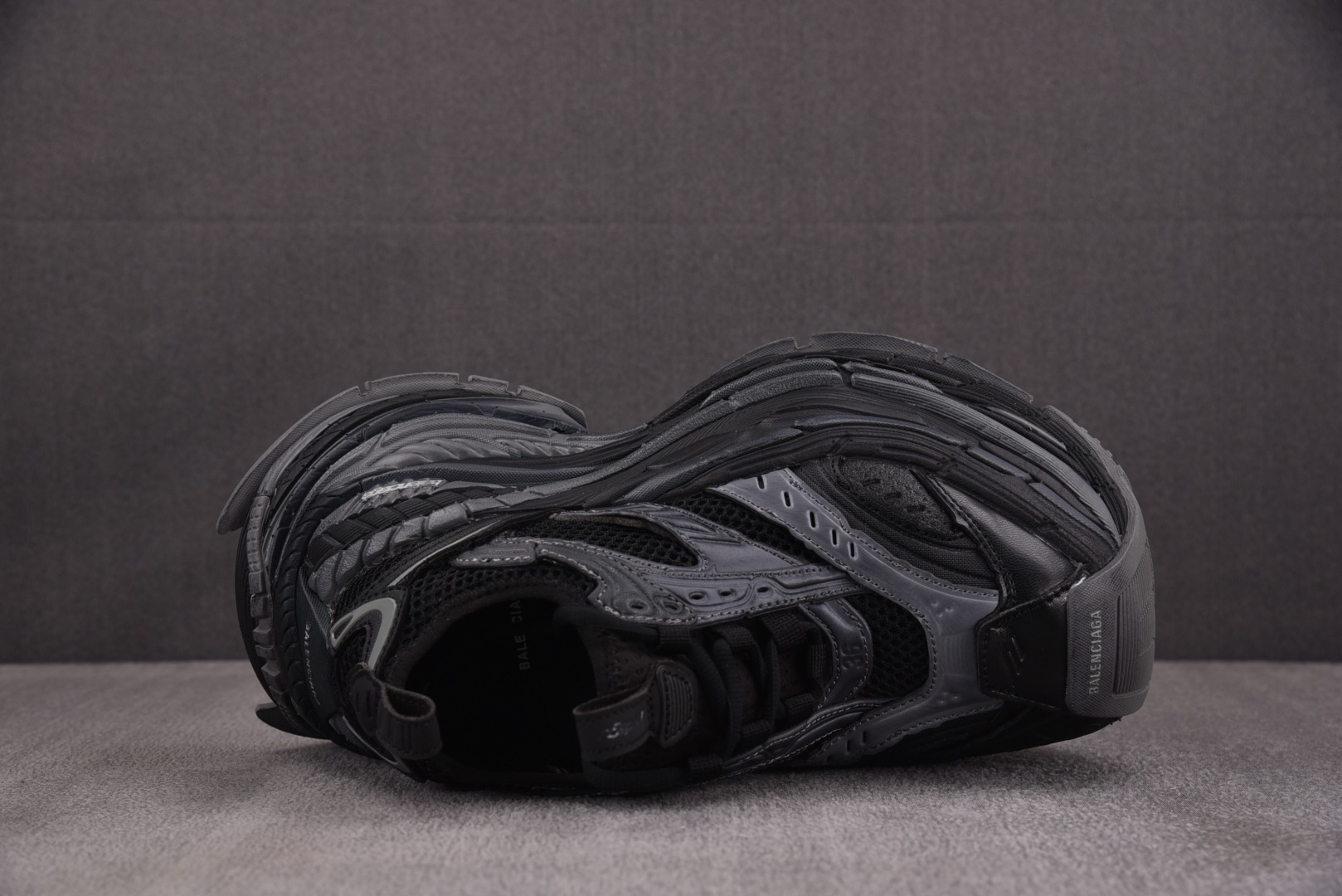 巴黎 尺码35-46

纯原版出品-Balenciaga Platform Dark Grey 黑深灰 