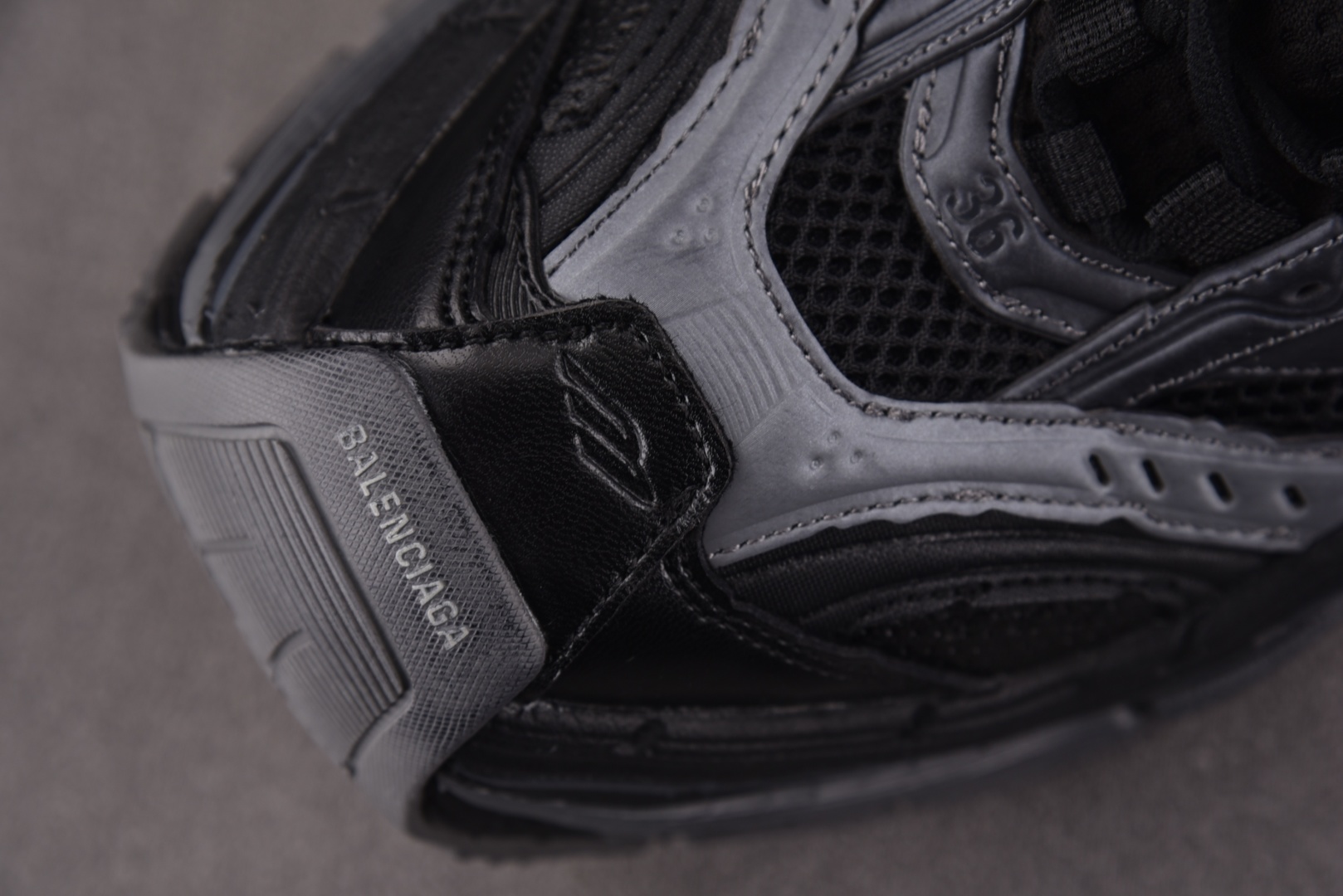 巴黎 尺码35-46

纯原版出品-Balenciaga Platform Dark Grey 黑深灰 