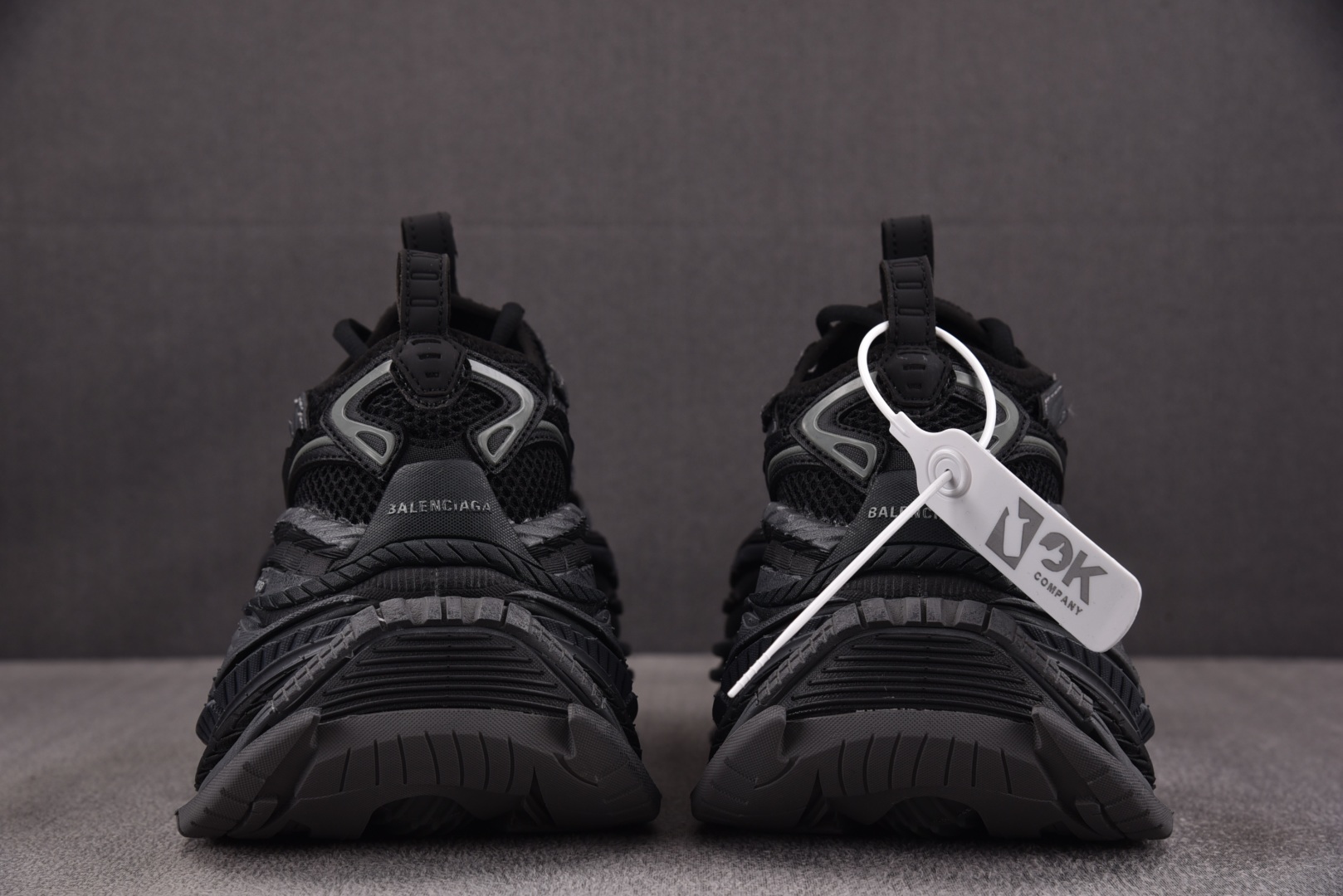 巴黎 尺码35-46

纯原版出品-Balenciaga Platform Dark Grey 黑深灰 