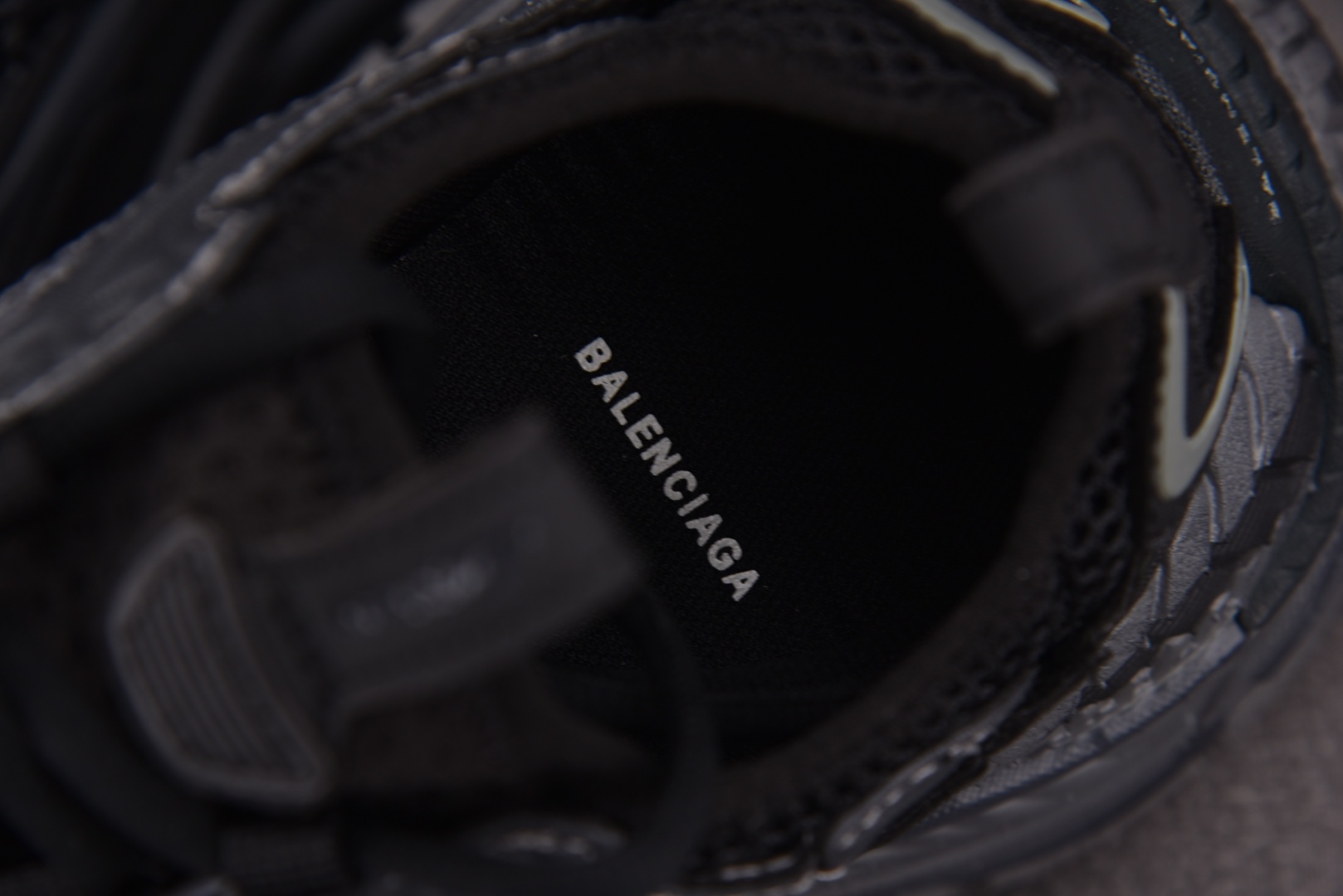 巴黎 尺码35-46

纯原版出品-Balenciaga Platform Dark Grey 黑深灰 