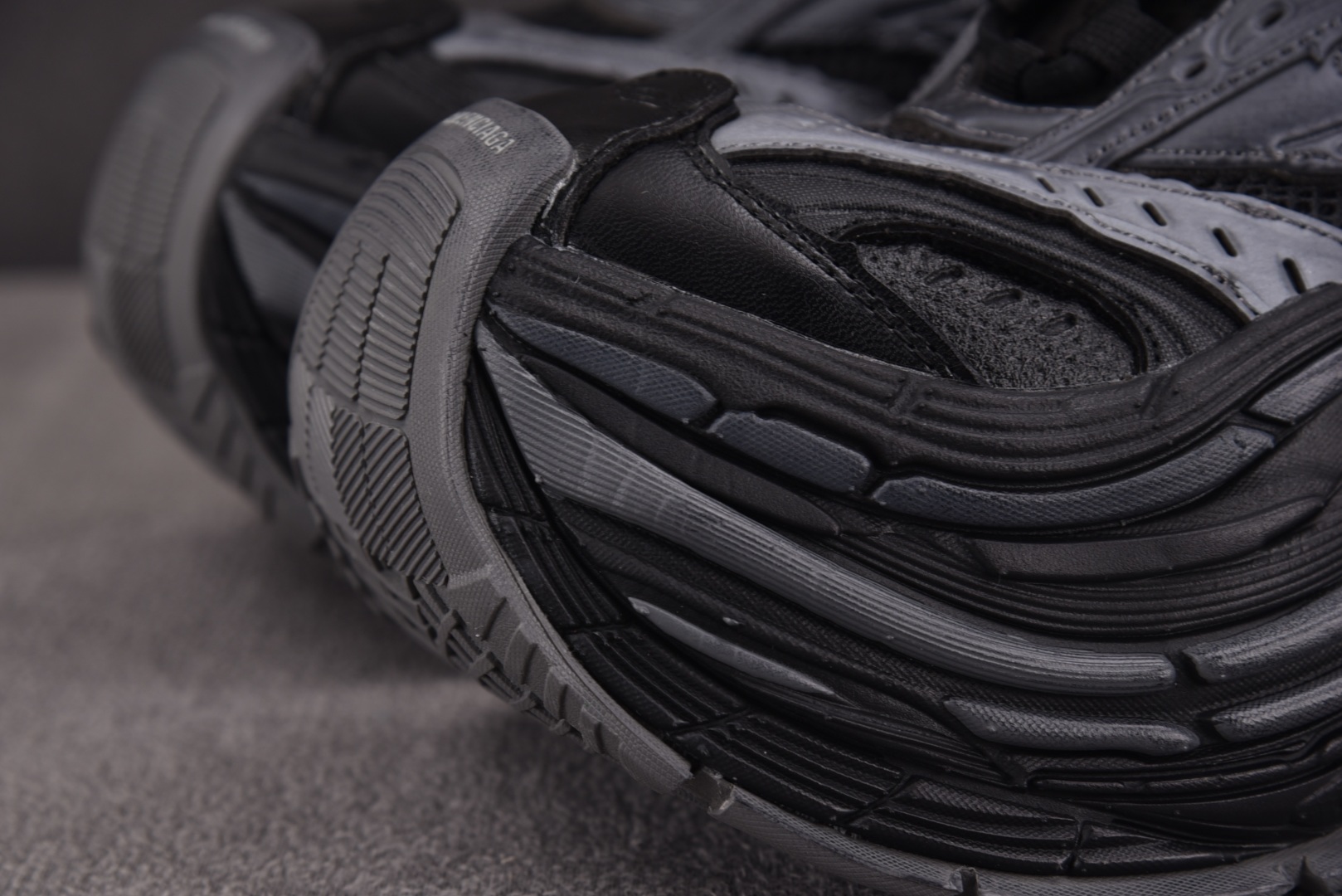 巴黎 尺码35-46

纯原版出品-Balenciaga Platform Dark Grey 黑深灰 