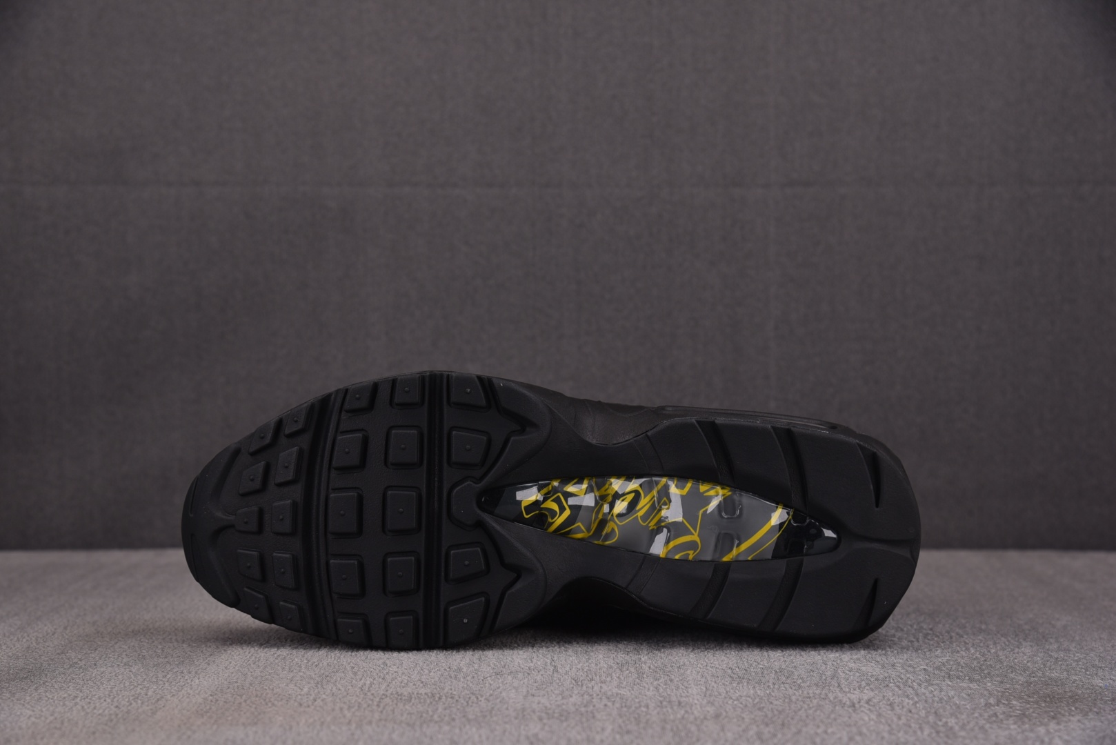 Max 尺码40-48.5

纯原版出品-Air Max 95 黑黄 FB2709-003 YZ001-