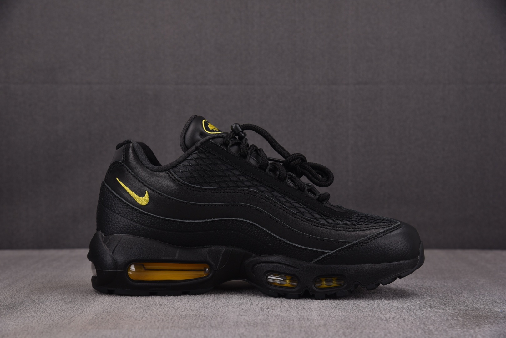 Max 尺码40-48.5

纯原版出品-Air Max 95 黑黄 FB2709-003 YZ001-