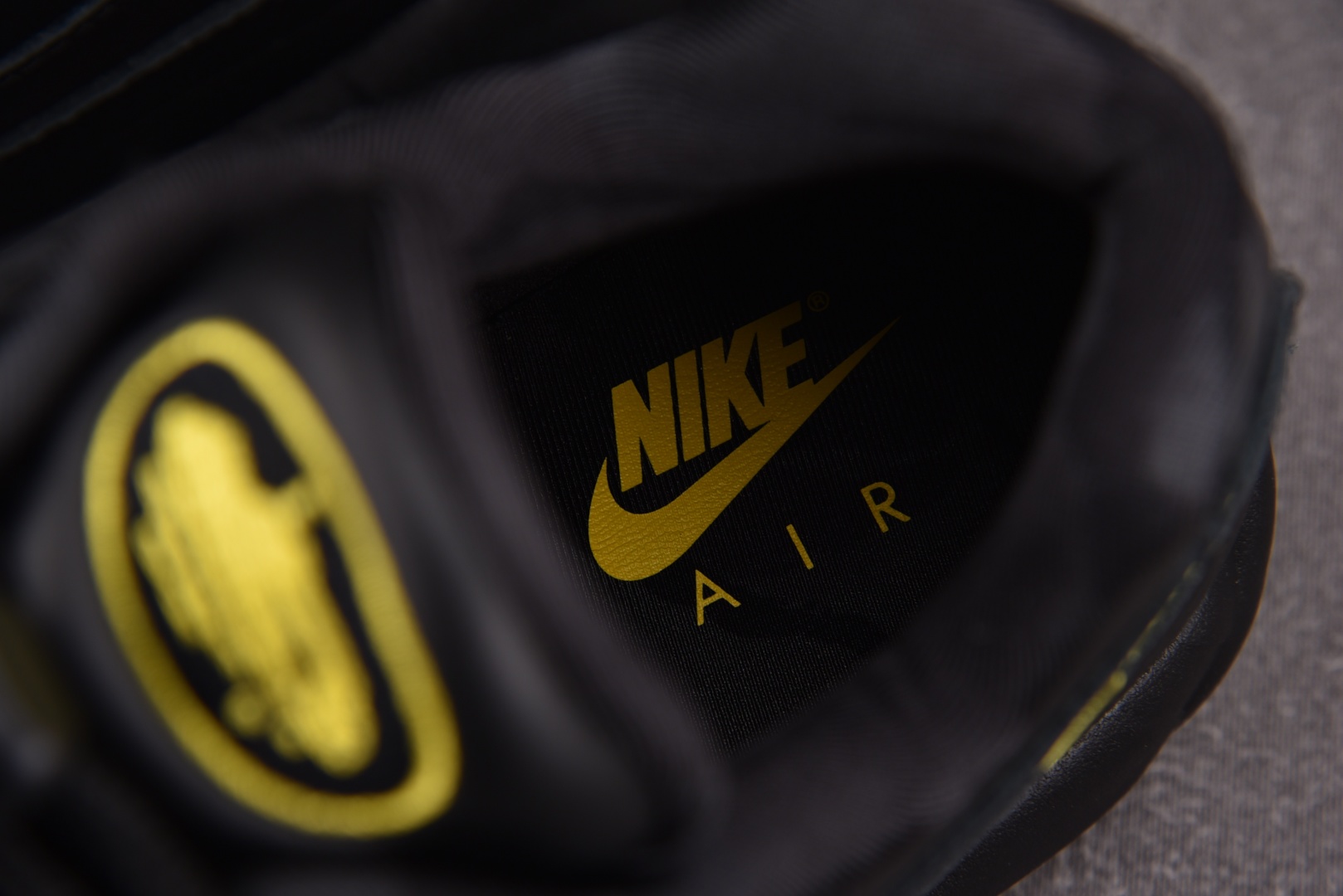 Max 尺码40-48.5

纯原版出品-Air Max 95 黑黄 FB2709-003 YZ001-