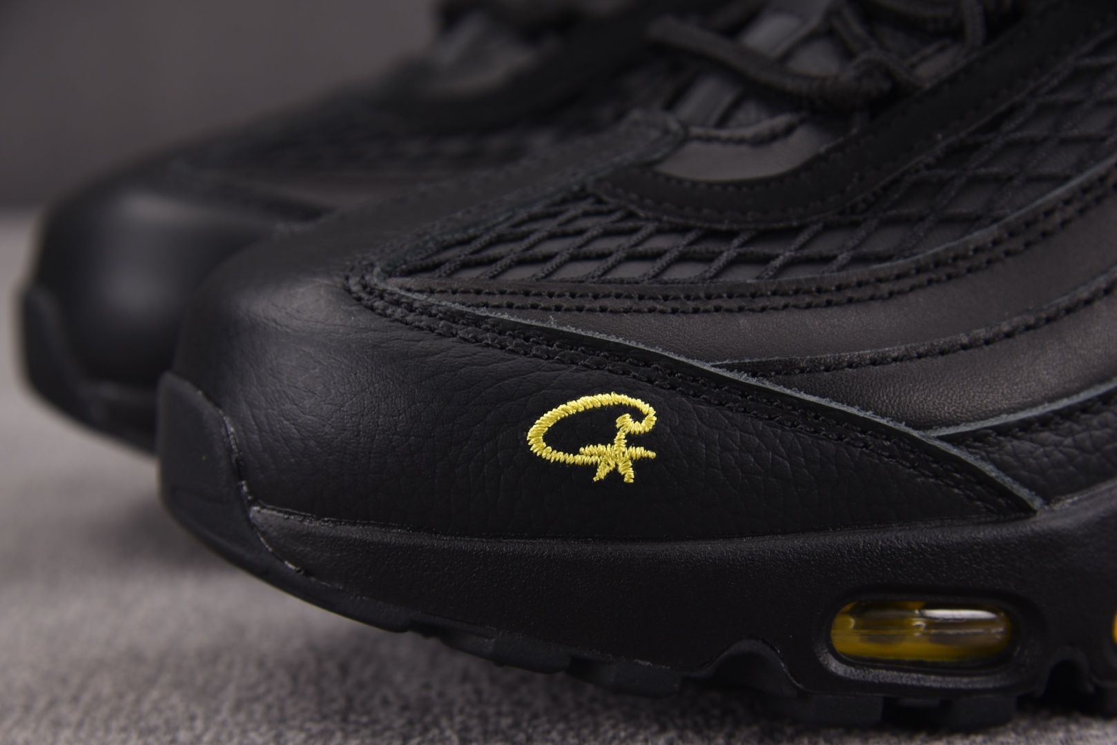 Max 尺码40-48.5

纯原版出品-Air Max 95 黑黄 FB2709-003 YZ001-