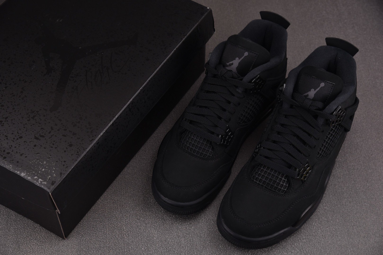 AJ4 尺码40-48.5

纯原版出品-Air Jordan 4 Retro Black Cat 黑猫