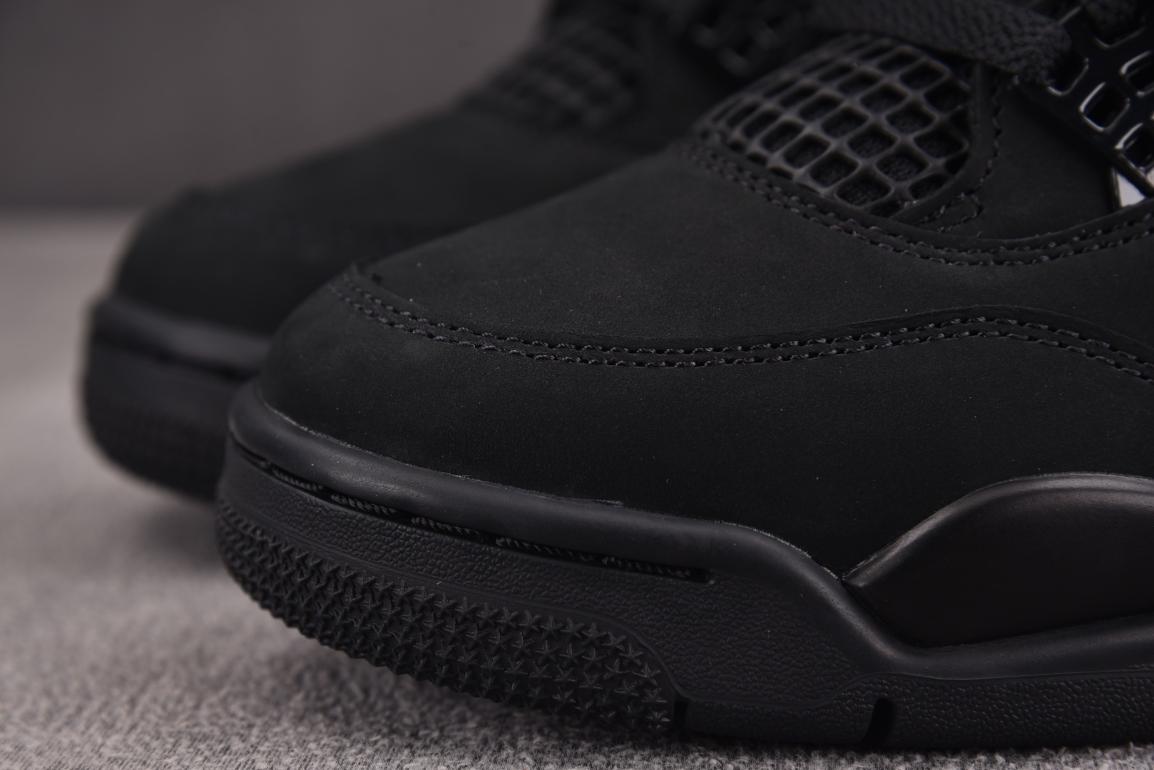 AJ4 尺码40-48.5

纯原版出品-Air Jordan 4 Retro Black Cat 黑猫