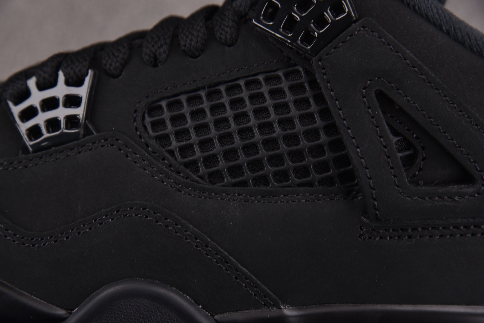 AJ4 尺码40-48.5

纯原版出品-Air Jordan 4 Retro Black Cat 黑猫